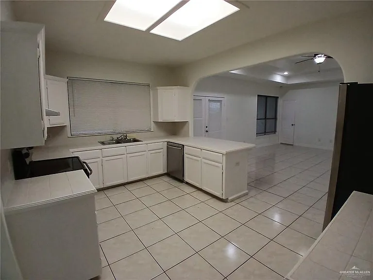 130 San Jacinto St — Photo 6