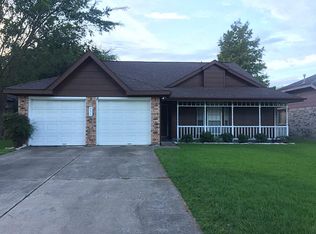 335 El Toro Ln, Webster, TX 77598