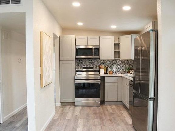 5th image of 635 W Prospect Rd