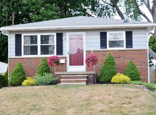 490 Hillman Rd, Akron, OH 44312