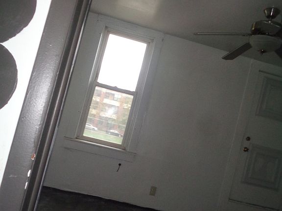 3rd image of 10429 S Corliss Ave