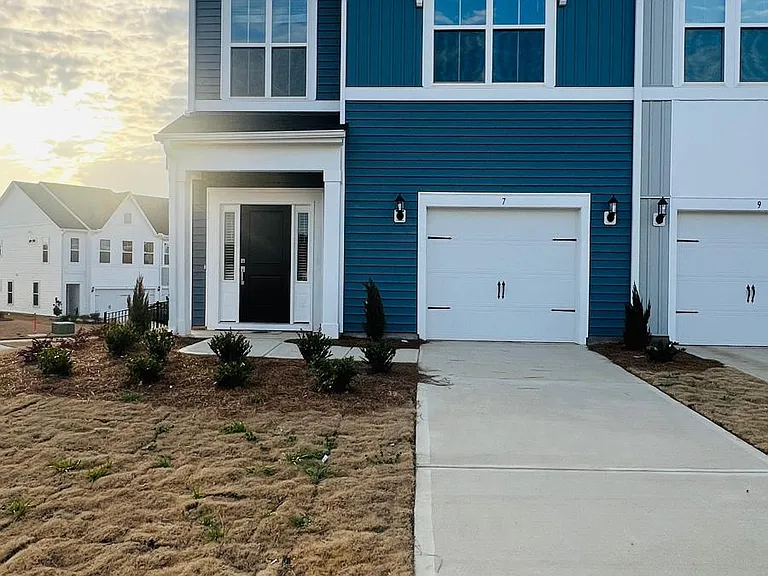 19 Nettle Ln — Photo 1