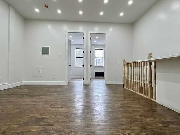 3rd image of 300 Van Buren St #4