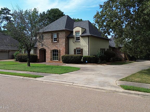 2nd image of 809 Beaumont Dr