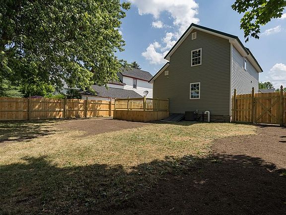 4th image of 104 Superior St