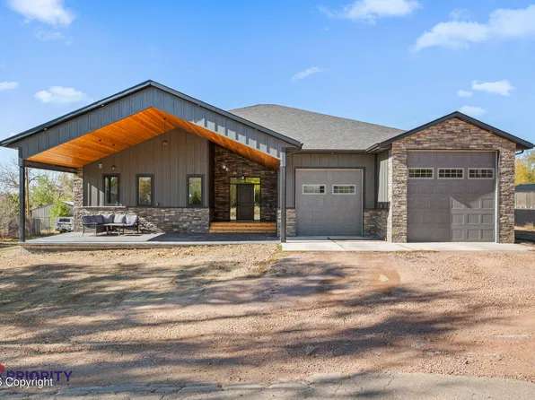 404 N Cheyenne St, Moorcroft, WY 82721