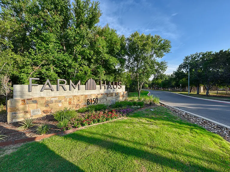 Farm Haus Luxury Rental Homes — Photo 11