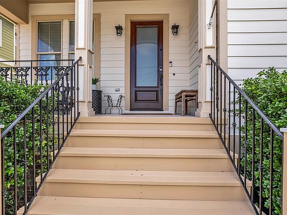 2nd image of 1122 W 18th St