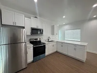234 E 51st St — Photo 10