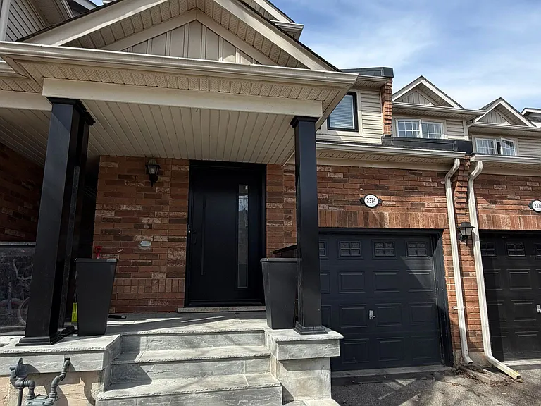 2374 Baintree Cres — Photo 4