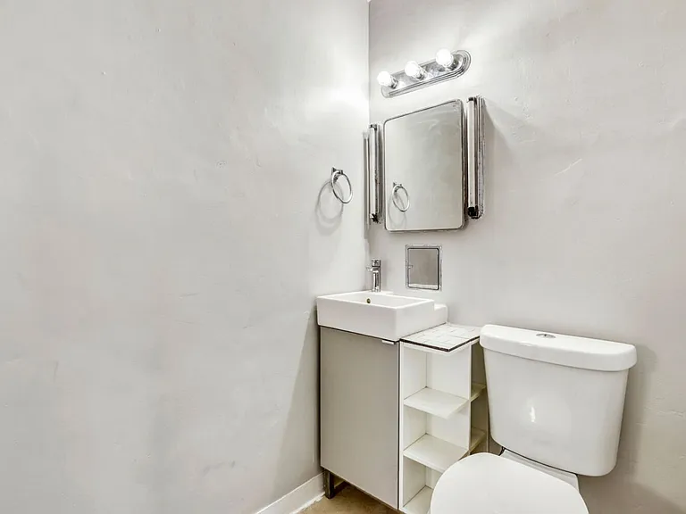 1326 W Monroe St — Photo 11