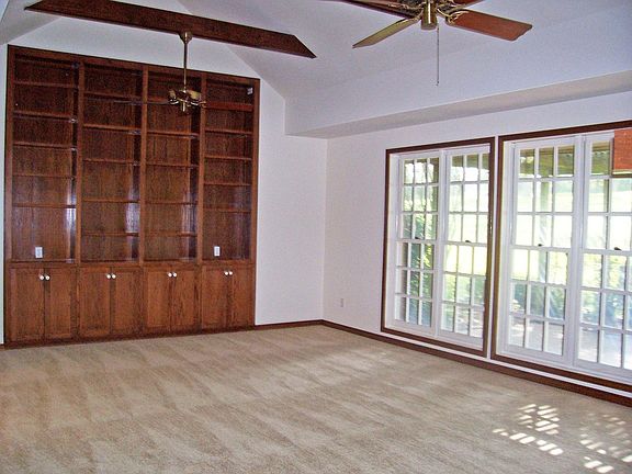 3rd image of 619 Augusta Dr