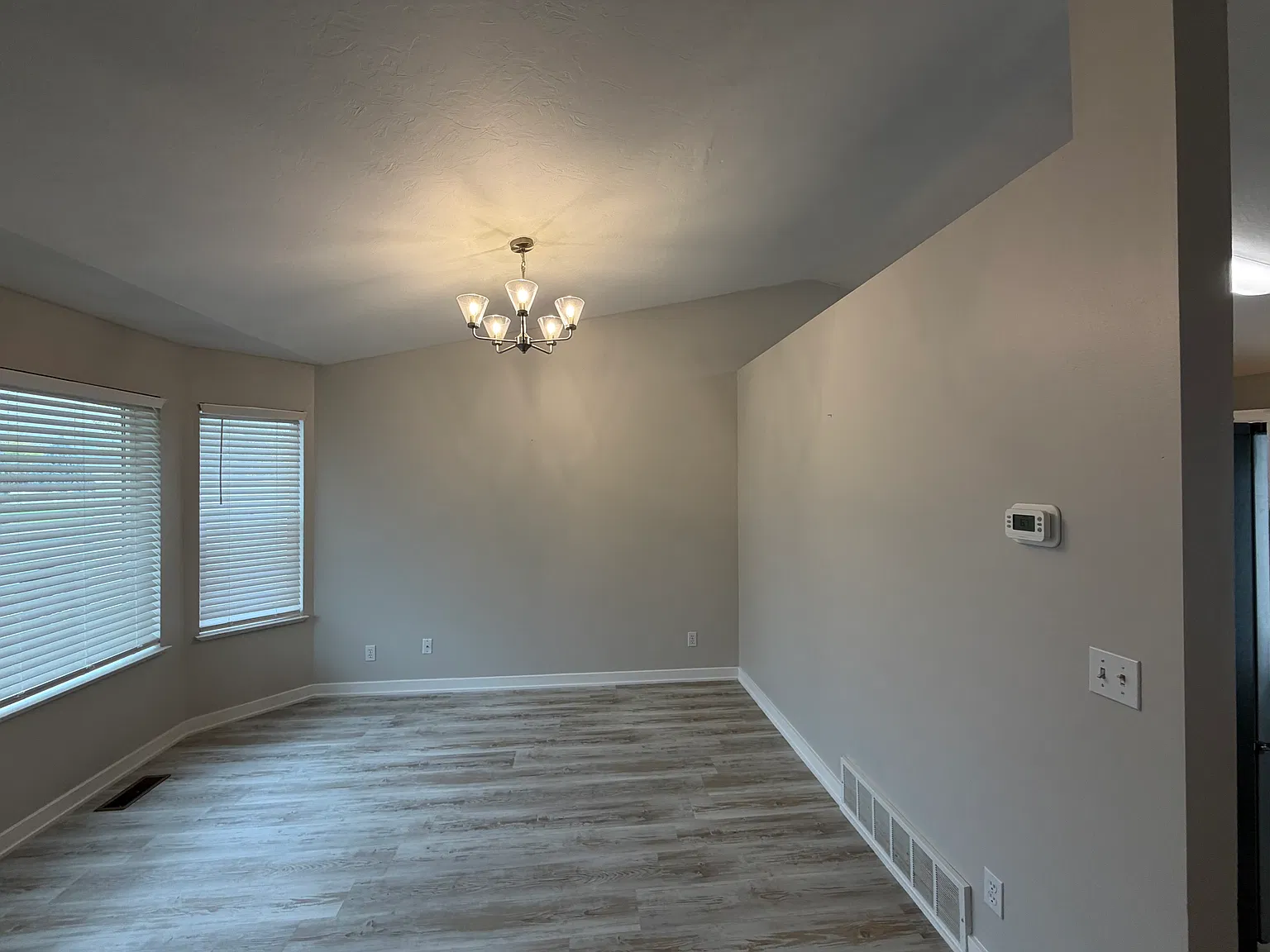 5 bed, 1882 sqft, $2,400 — Photo 2