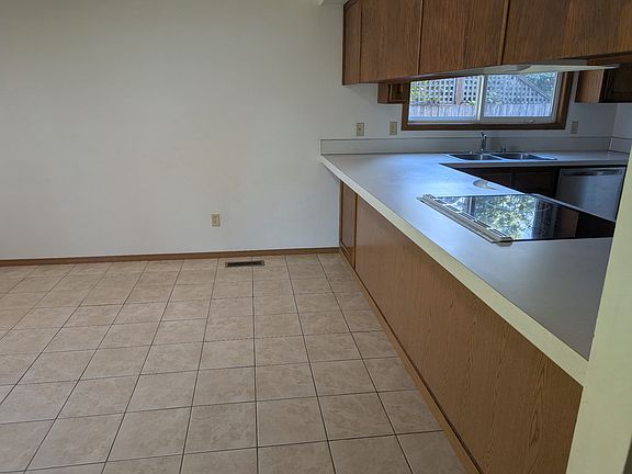 5th image of 2208 22nd Ave SE