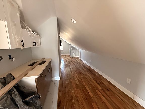 3rd image of 112-114 E 33rd St #3