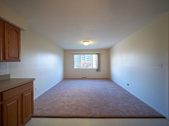 3rd image of 24350 Lakeshore Blvd #304