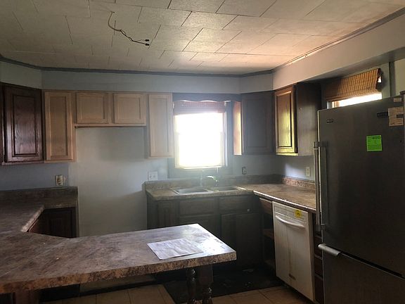 4th image of 315 S Main Ave