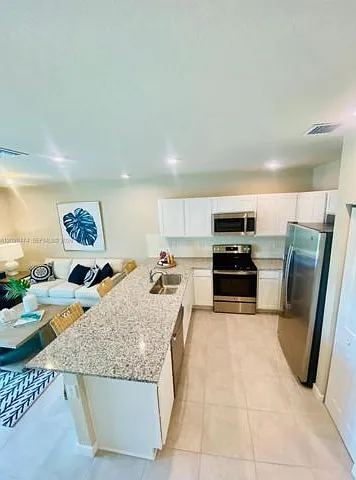 440 NW 11th Ave — Photo 3