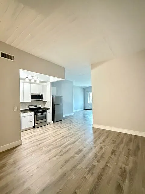 Studio, 900 sqft, $2,450 — Photo 4