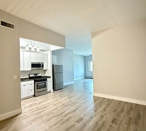 4th image of 80 Bay Street Lndg APT 8O