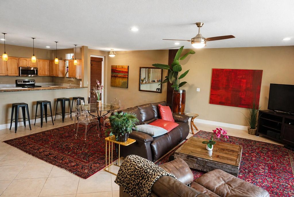 1365 SE 3rd Avenue, photo 2