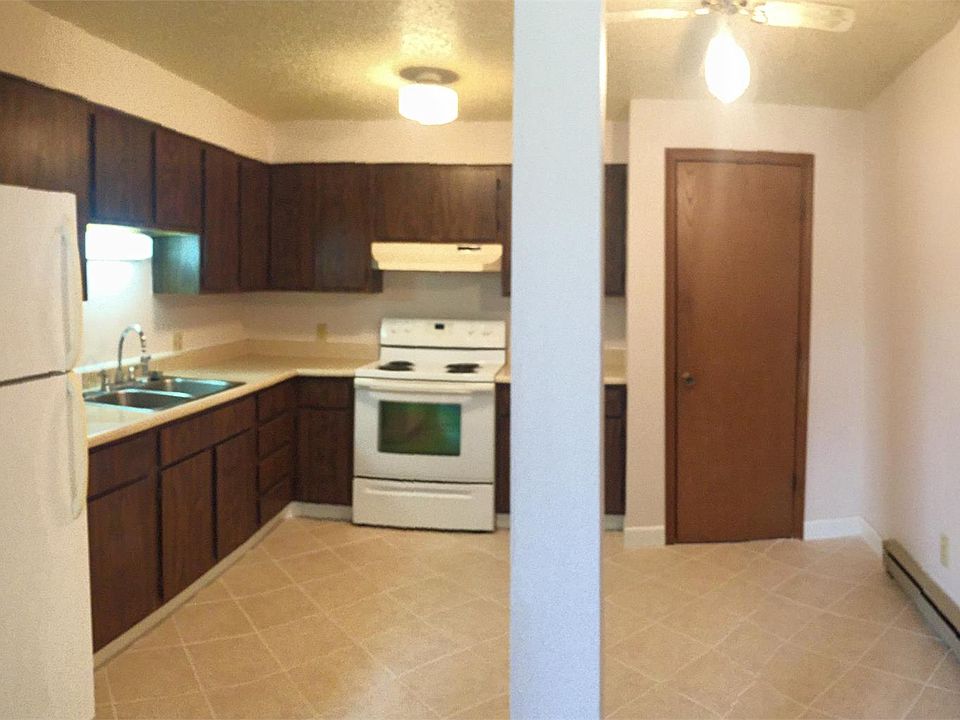 Kitchen / Dinette to hallway