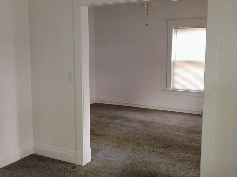 1122 Pinewood Ave — Photo 5
