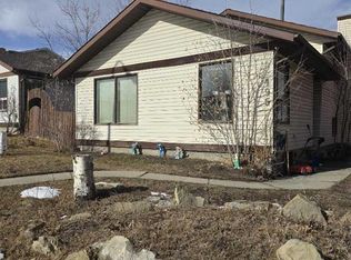 195 S Shawglen Rd SW, Calgary, AB T2Y1Y2