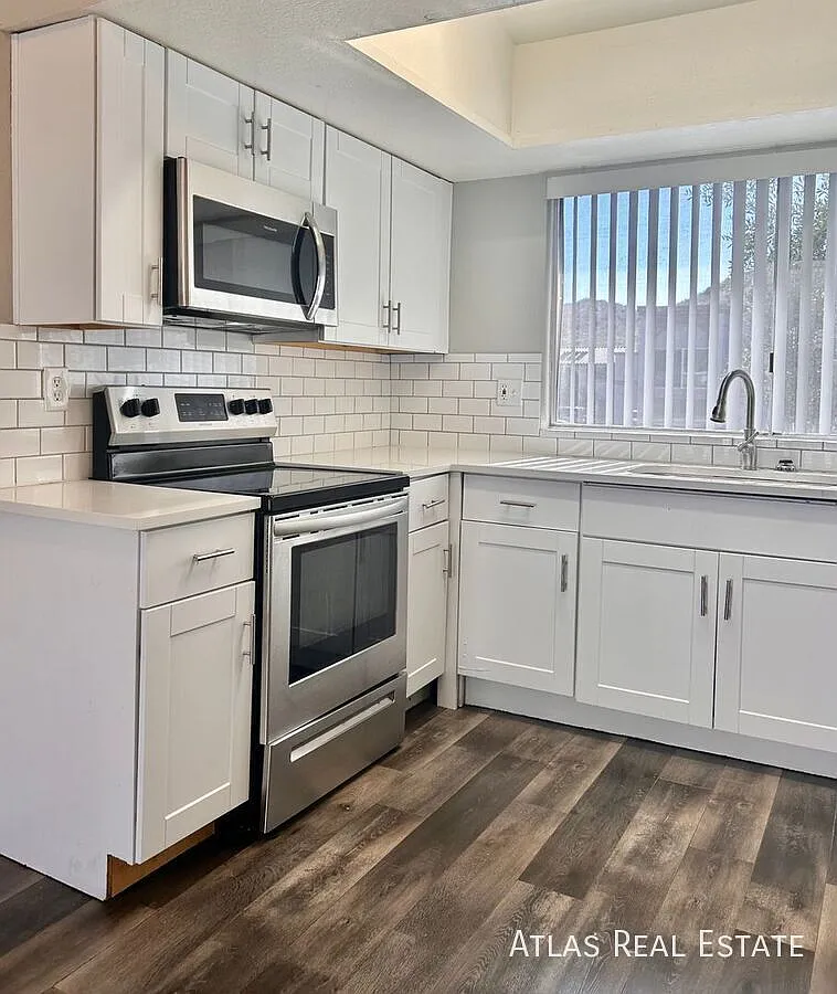North Phoenix 2 Bedroom | In-Unit Washer & Dryer — Photo 1
