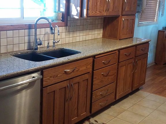 2nd image of 3915 Clearview Dr