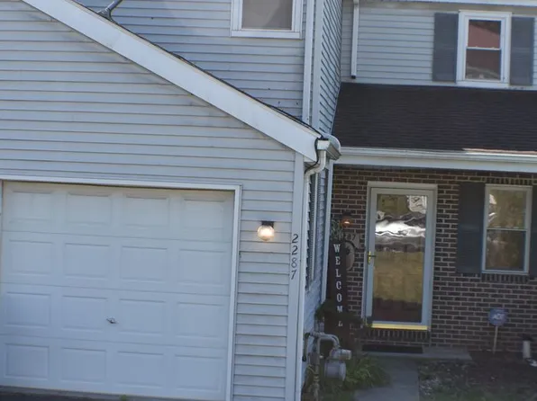 2287 N Point Dr, York, PA 17406