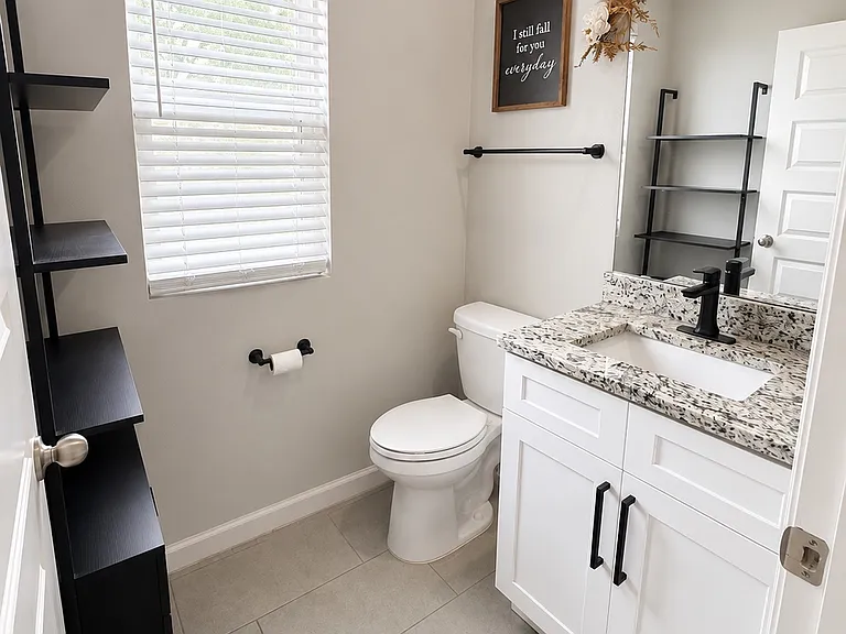 1061 Salina St SE — Photo 6