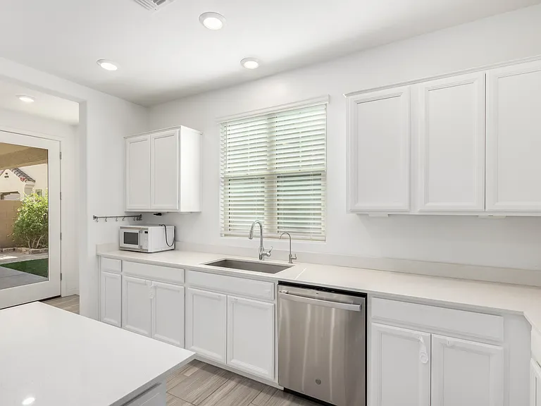 1131 E Marlin Dr — Photo 10