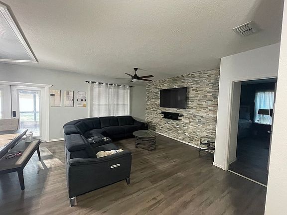 3rd image of 2620 Summerglen Ln