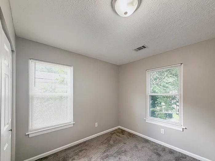 425 Hawkins Ave — Photo 13