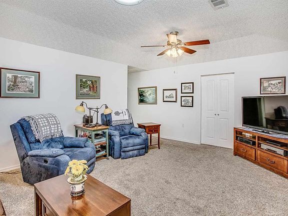 3rd image of 1425 Newcastle Way