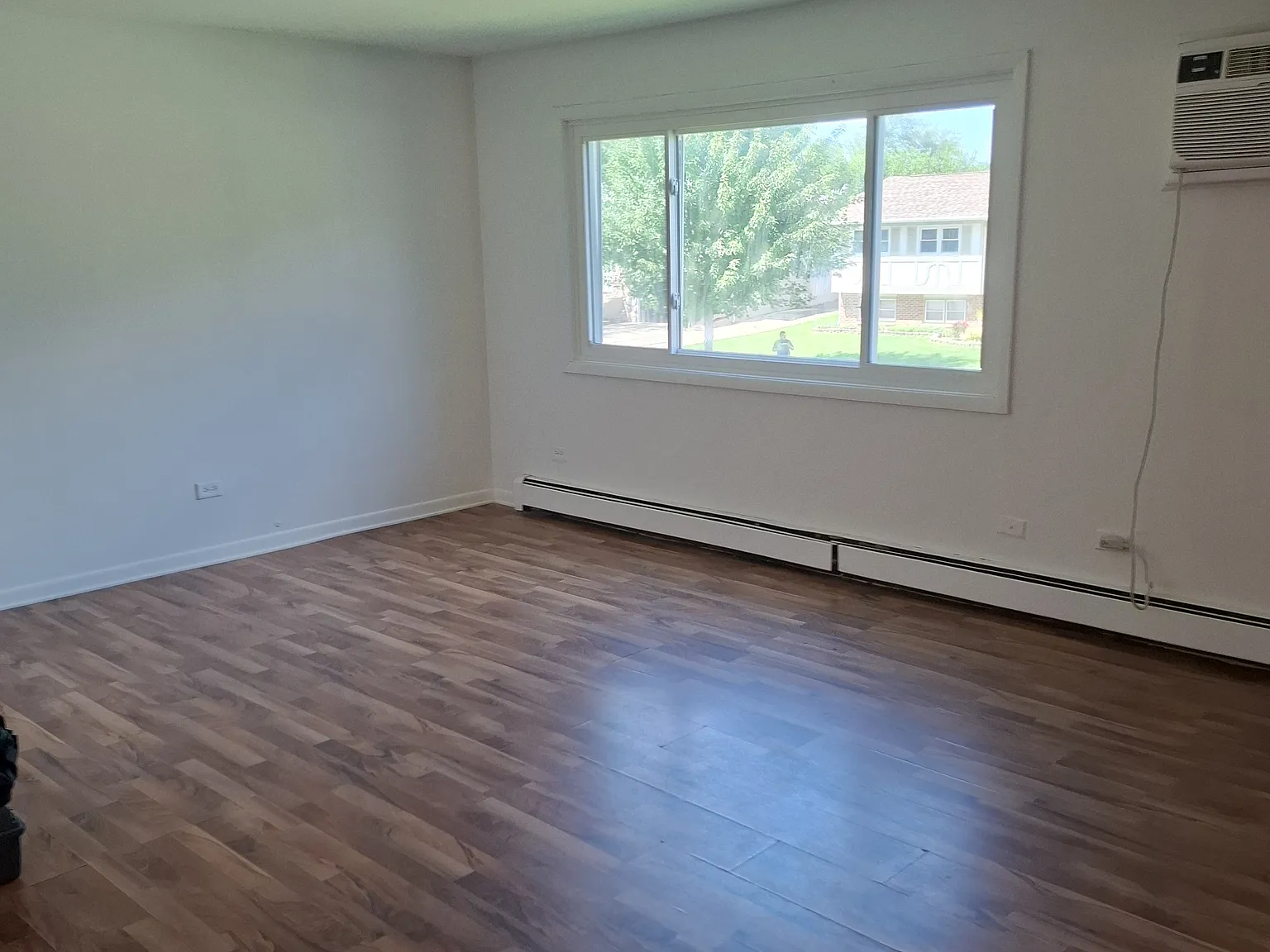 2 bed, 950 sqft, $1,150 — Photo 3