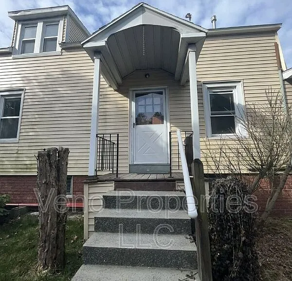 32 Russell Rd #2B — Photo 2