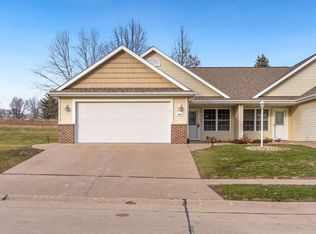 406 Aspen Trl, Muscatine, IA 52761