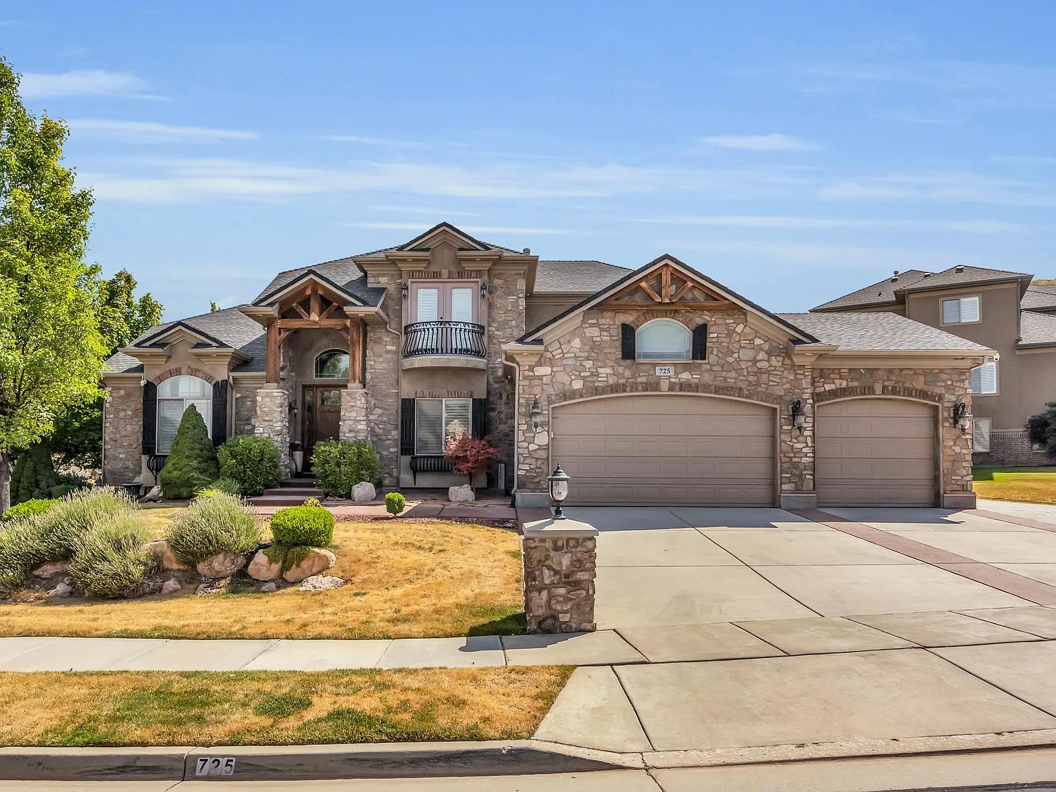 5 bed, 3.5 bath, 4500 sqft, $4,500 — Photo 1