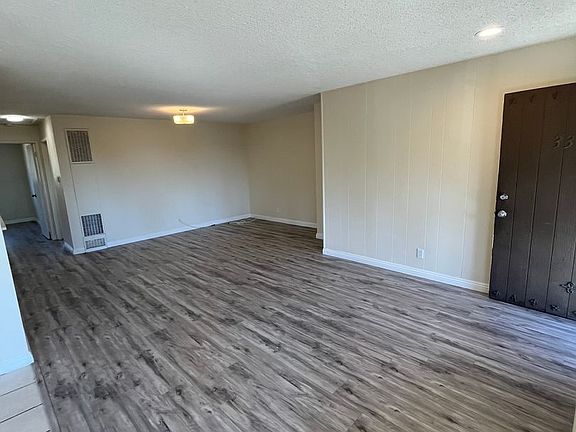 4th image of 128 S Chapel Ave #33