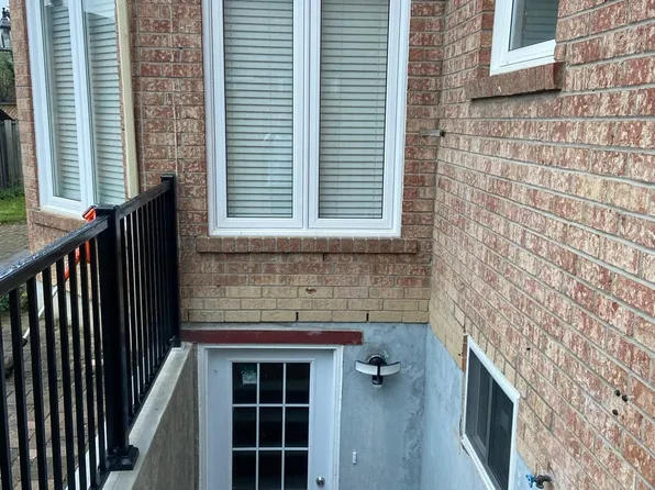 3163 Galbraith Dr, Mississauga, ON L5L 3Y9