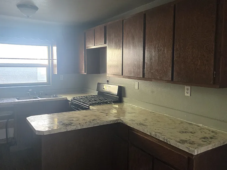 630 E Saint Vrain St — Photo 8
