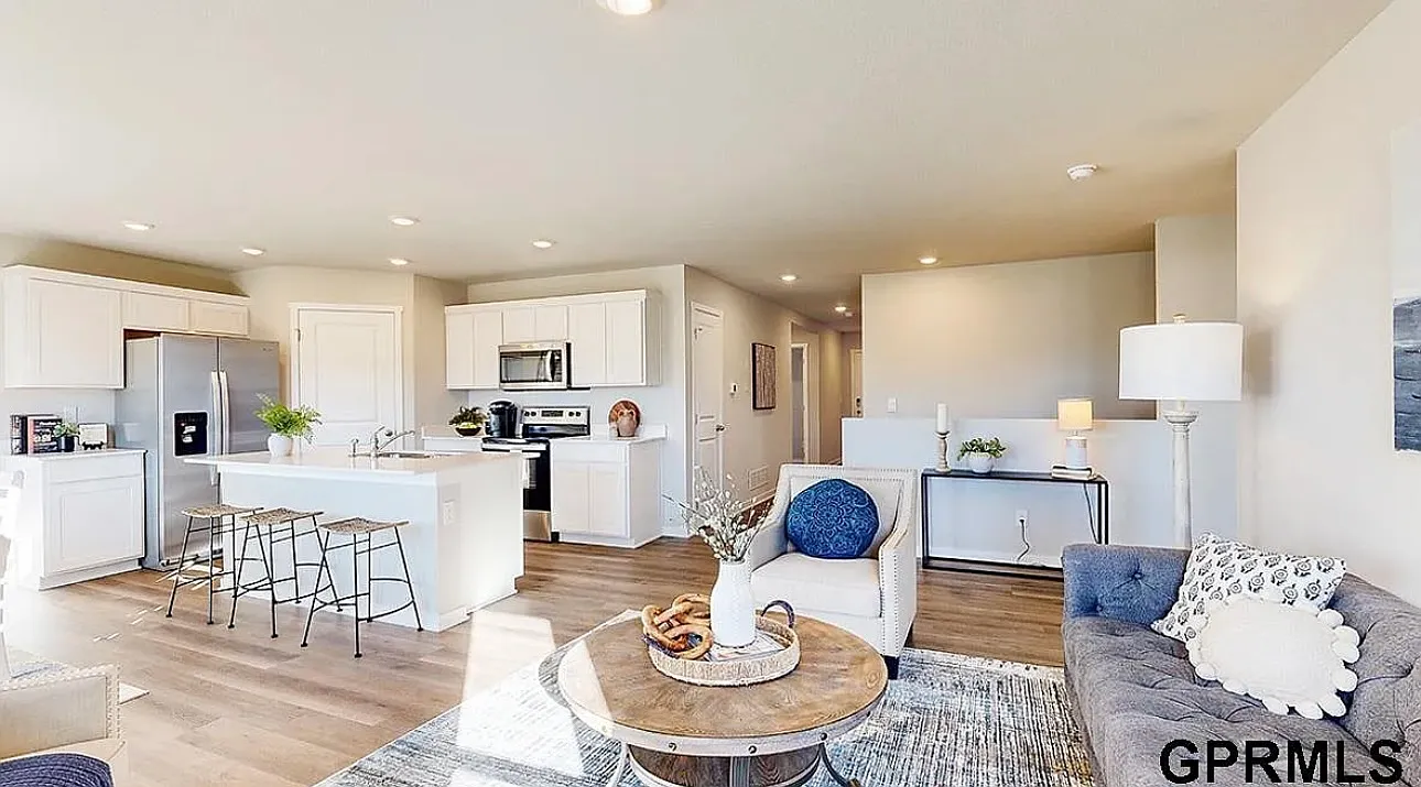 4 bed, 2191 sqft, $2,800 — Photo 4