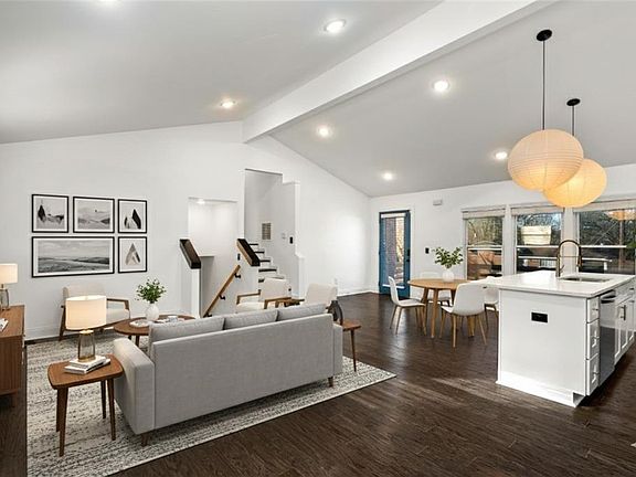 5th image of 2344 Belmont Dr