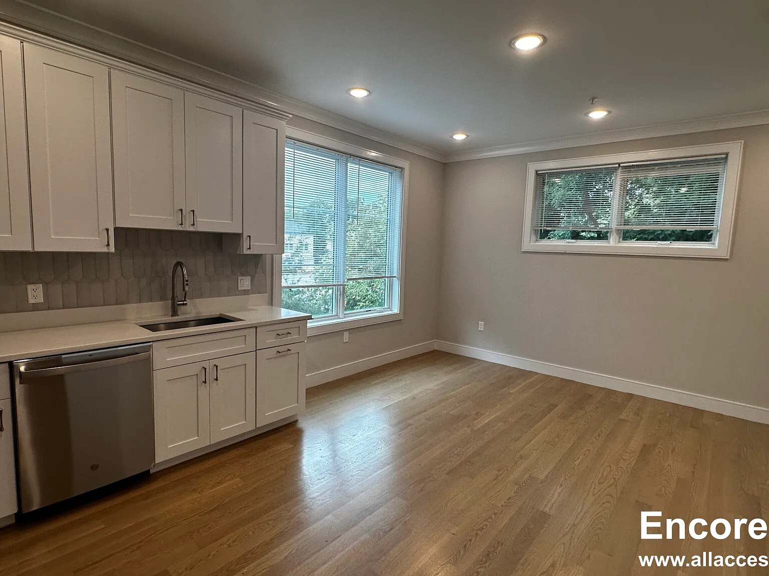 2 bed, 875 sqft, $3,600 — Photo 1