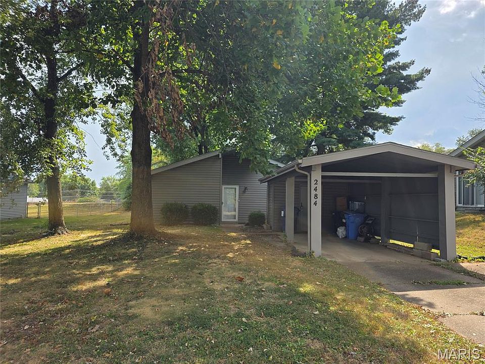 1st image of 2484 Blue Heron Dr