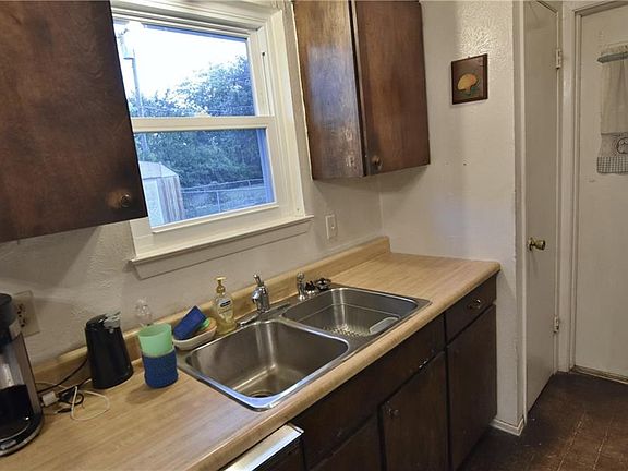 4th image of 14318 Seminole Dr
