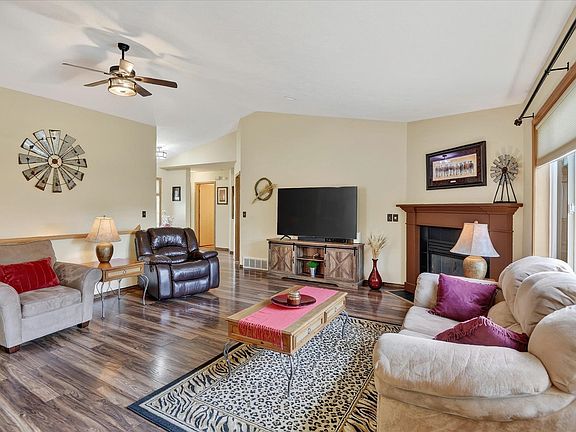 3rd image of 306 S Calvin Ln