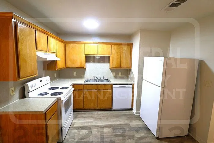 2 bed, 1.5 bath, 945 sqft, $775 — Photo 3